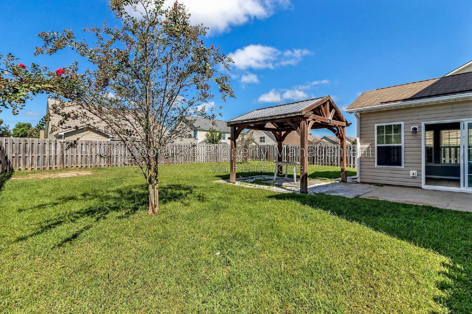 MOVE-IN SPECIAL! Enjoy 50% off of the first full month's rent. Must qualify and move in by 10/15! property image