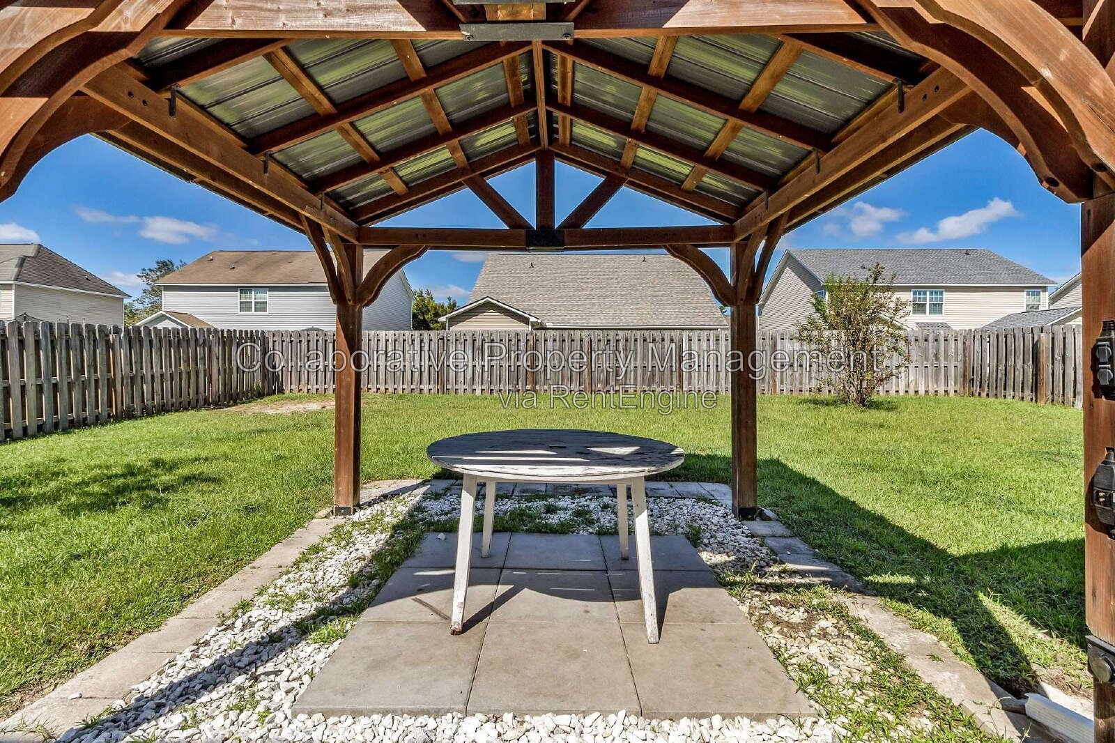 MOVE-IN SPECIAL! Enjoy 50% off of the first full month's rent. Must qualify and move in by 10/15! property image