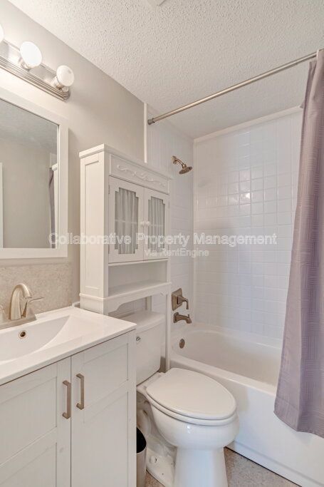 Updated 2 Bedroom, 1 Bath Bungalow in desirable Savannah Location property image
