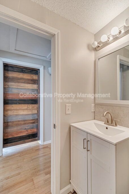 Updated 2 Bedroom, 1 Bath Bungalow in desirable Savannah Location property image