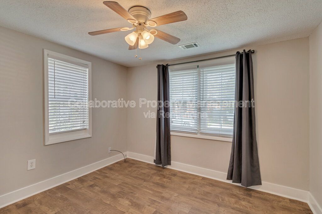 Updated 2 Bedroom, 1 Bath Bungalow in desirable Savannah Location property image