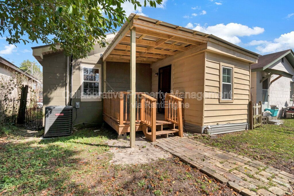 Updated 2 Bedroom, 1 Bath Bungalow in desirable Savannah Location property image