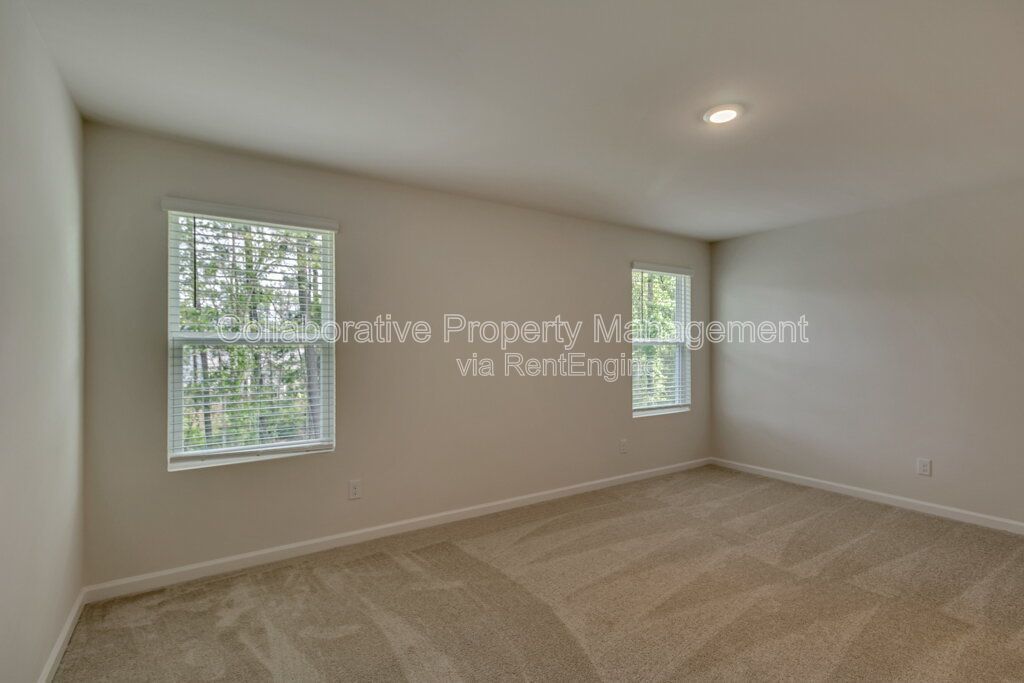 Beautiful, modern, townhome in the Hunt Club community only minutes from Pooler shopping. property image