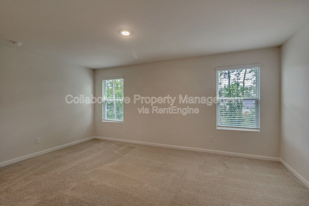 Beautiful, modern, townhome in the Hunt Club community only minutes from Pooler shopping. property image