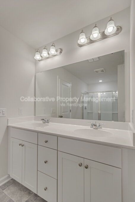 Beautiful, modern, townhome in the Hunt Club community only minutes from Pooler shopping. property image