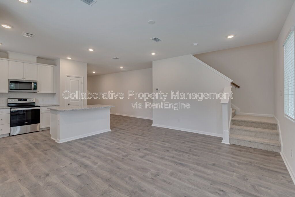 Beautiful, modern, townhome in the Hunt Club community only minutes from Pooler shopping. property image