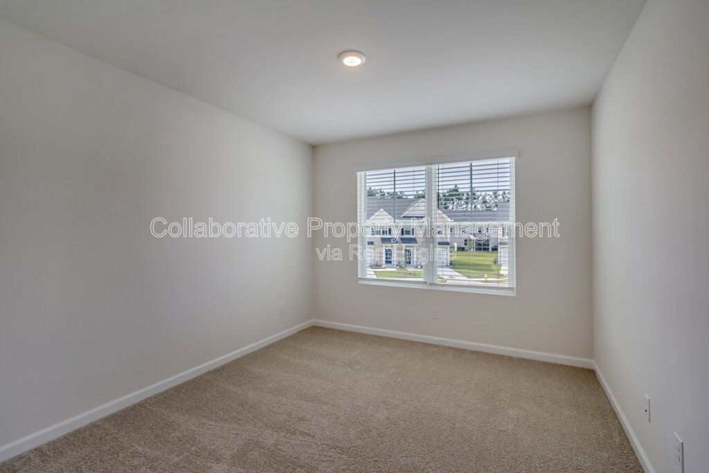 Beautiful, modern, townhome in the Hunt Club community only minutes from Pooler shopping. property image