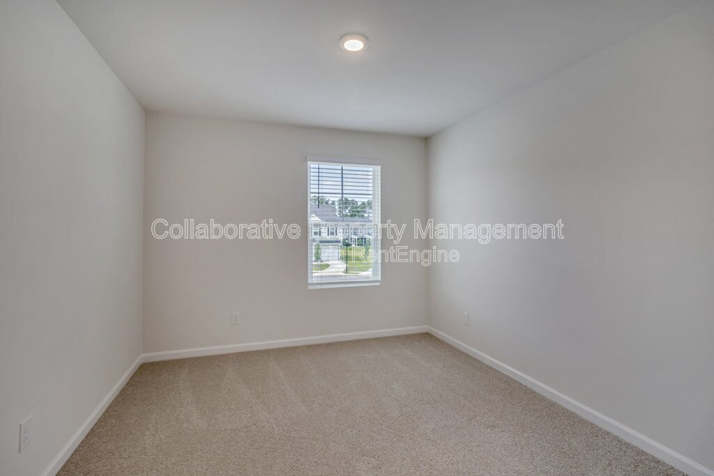 Beautiful, modern, townhome in the Hunt Club community only minutes from Pooler shopping. property image