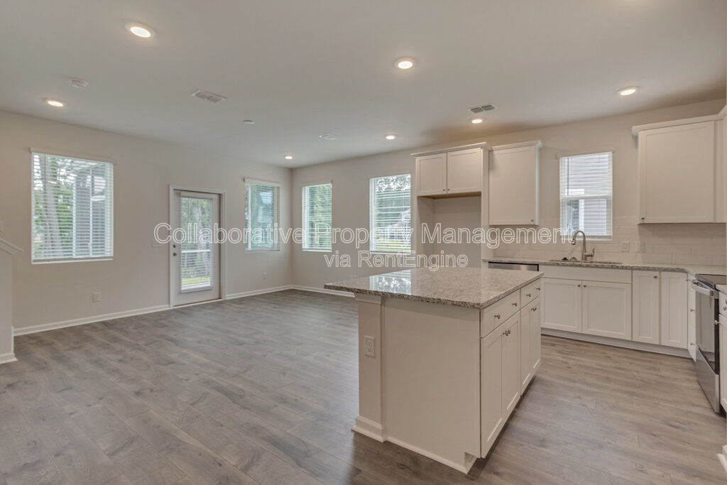 Beautiful, modern, townhome in the Hunt Club community only minutes from Pooler shopping. property image
