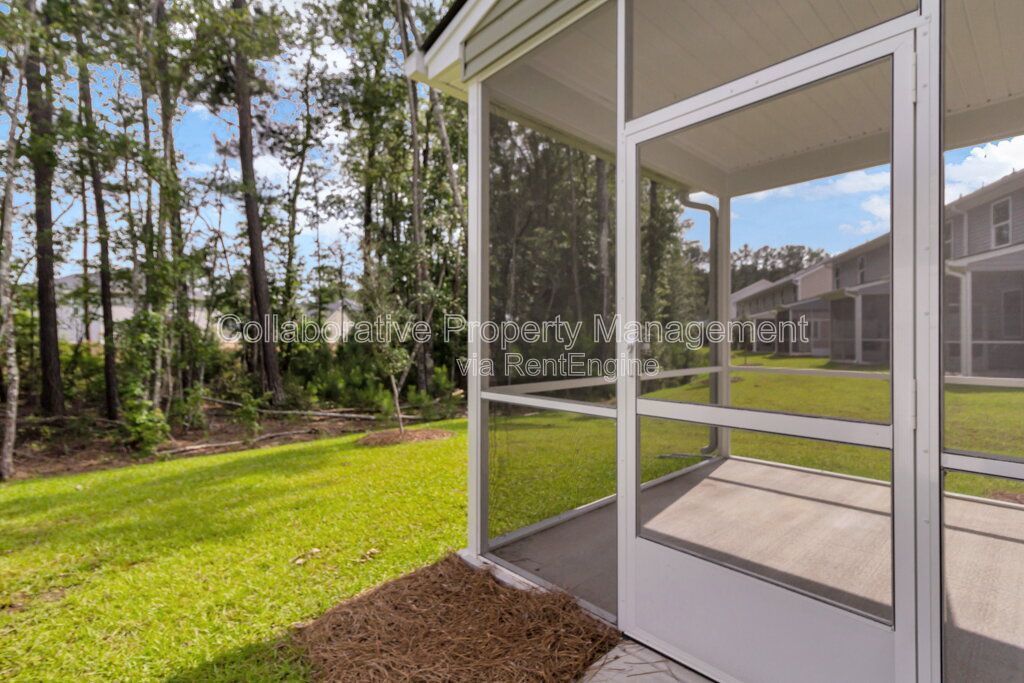 Beautiful, modern, townhome in the Hunt Club community only minutes from Pooler shopping. property image