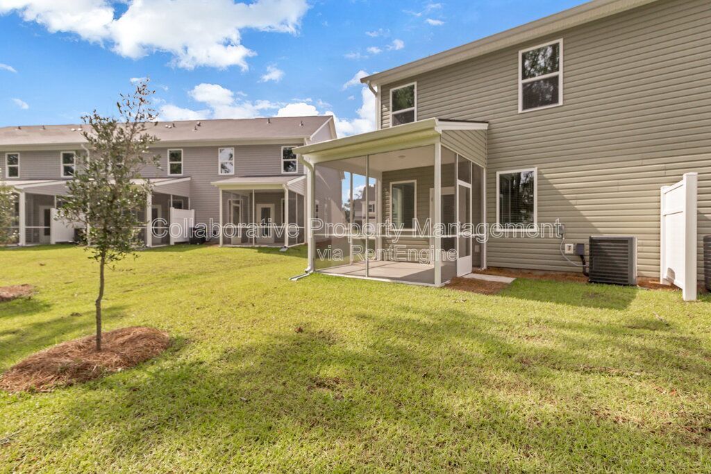 Beautiful, modern, townhome in the Hunt Club community only minutes from Pooler shopping. property image