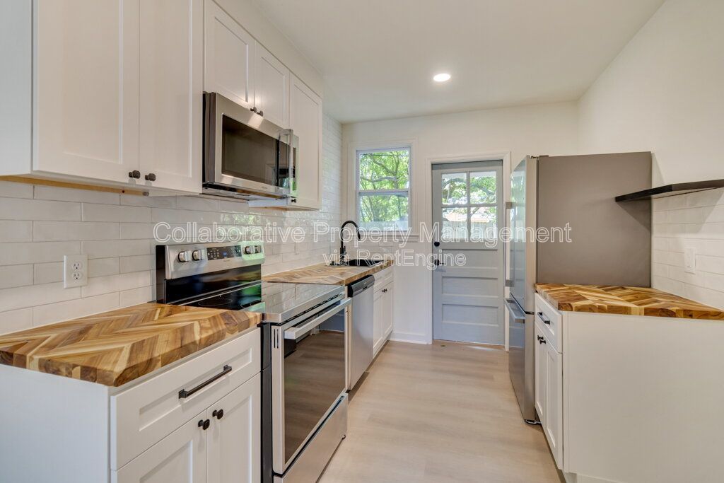 Centrally located, 2 bedroom, 1 bathroom duplex property image