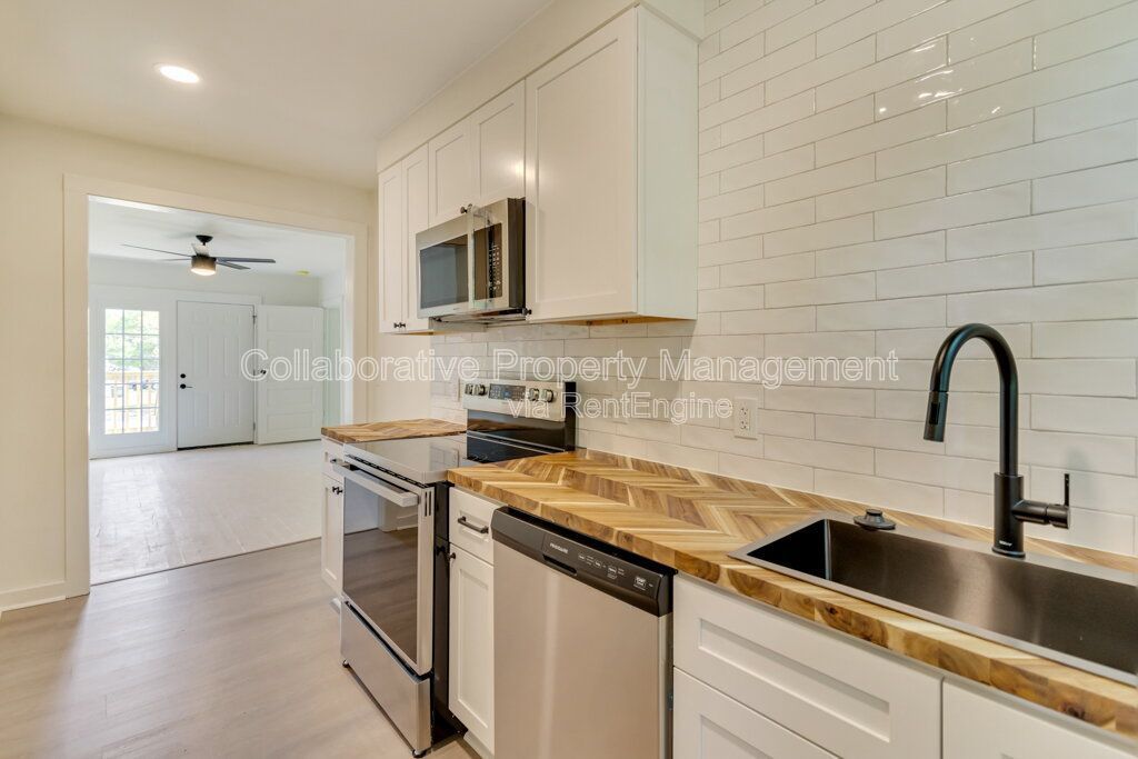 Centrally located, 2 bedroom, 1 bathroom duplex property image