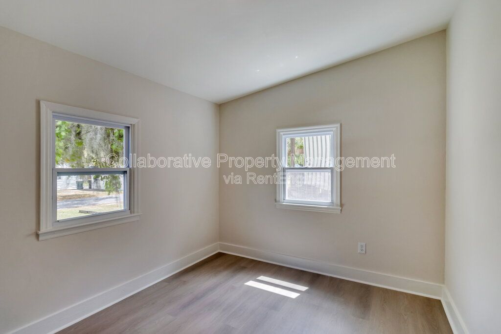 Centrally located, 2 bedroom, 1 bathroom duplex property image