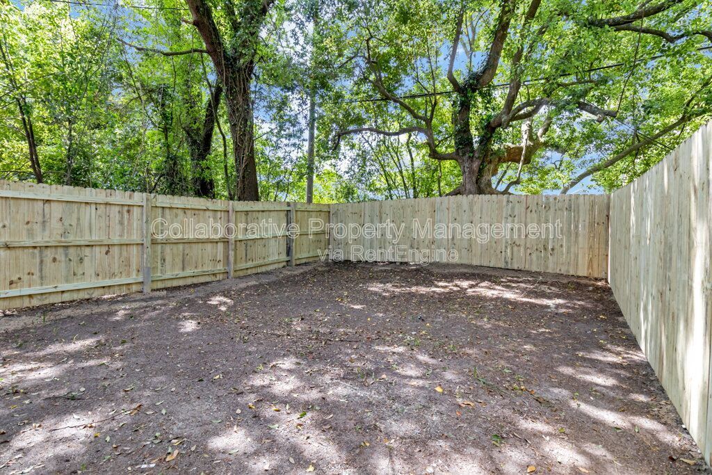 Centrally located, 2 bedroom, 1 bathroom duplex property image