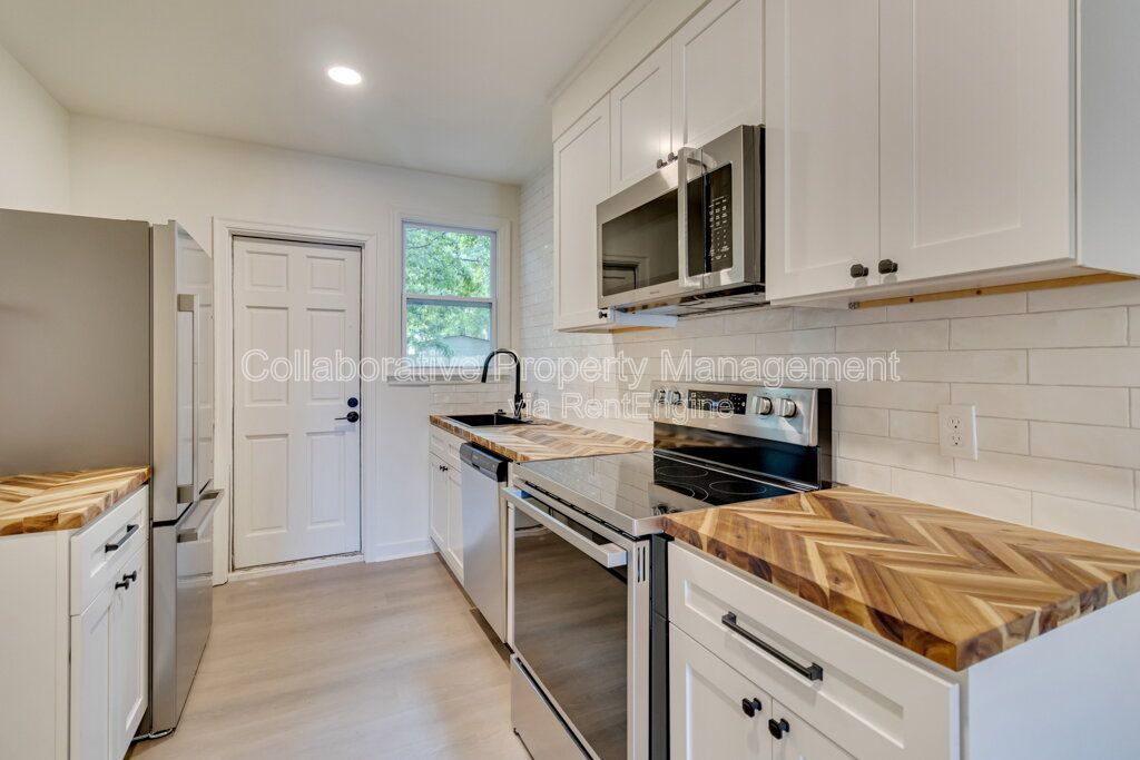 Centrally located, 2 bedroom, 1 bathroom duplex property image