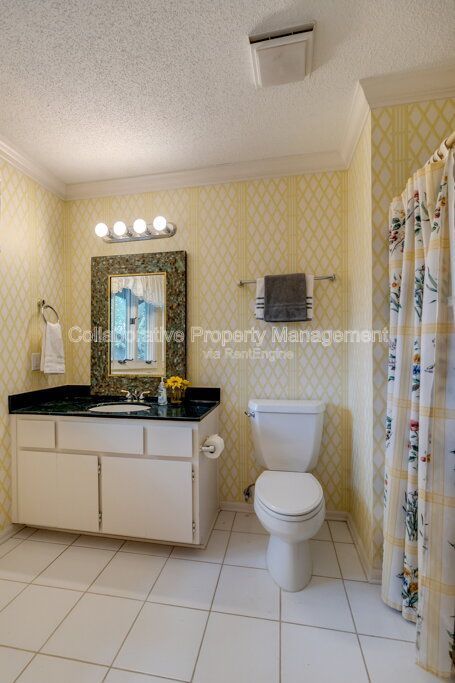 Beautifully updated 2 bedroom, 3 bathroom townhome in the Colonial Oaks community of Savannah property image