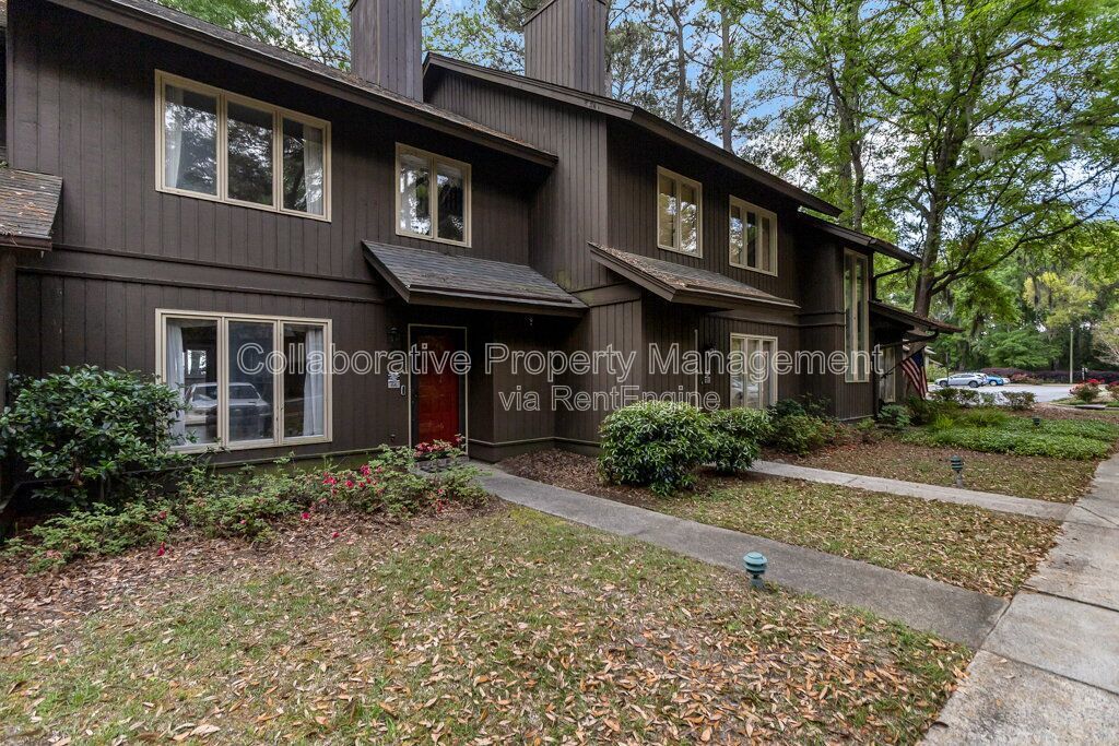 Beautifully updated 2 bedroom, 3 bathroom townhome in the Colonial Oaks community of Savannah property image