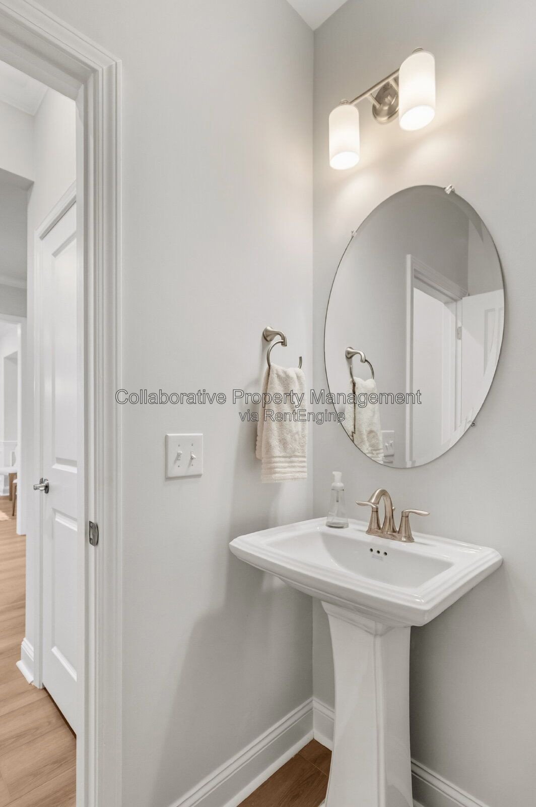 Gorgeous, 5  bedroom, 4.5 bathroom home in Waterways! property image