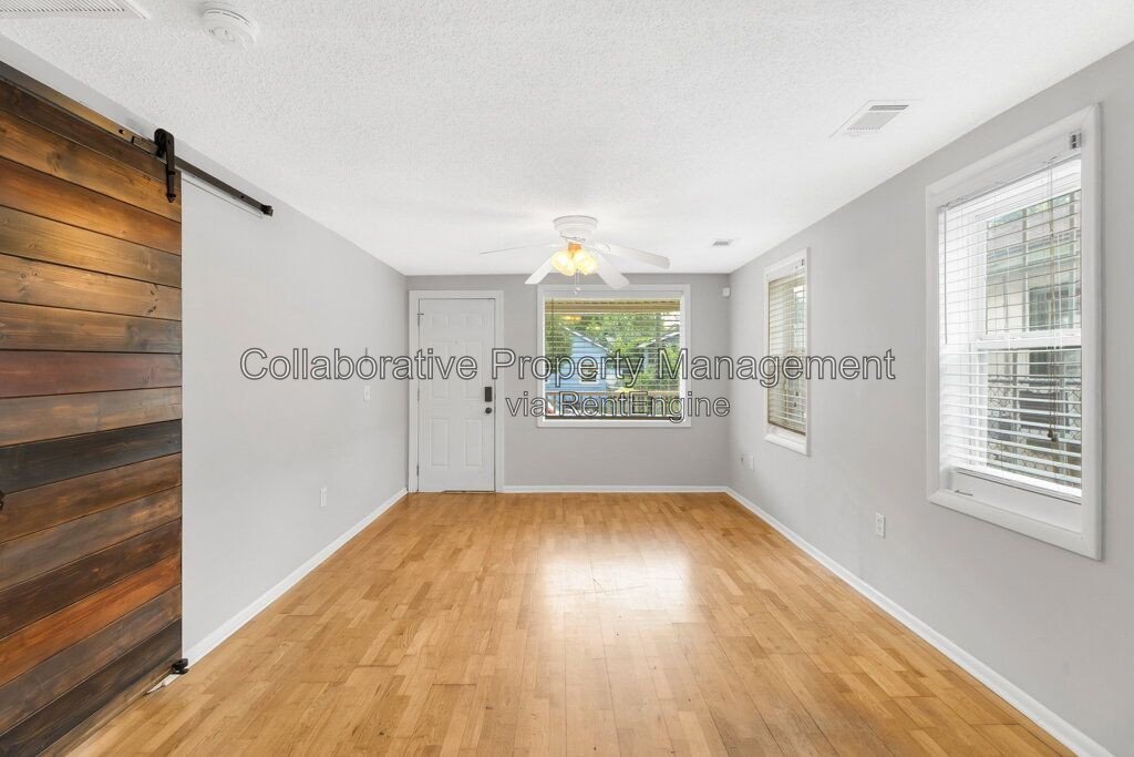 Updated 2-bedroom, 1 bathroom bungalow in desirable Savannah location with new floors and fresh paint! property image