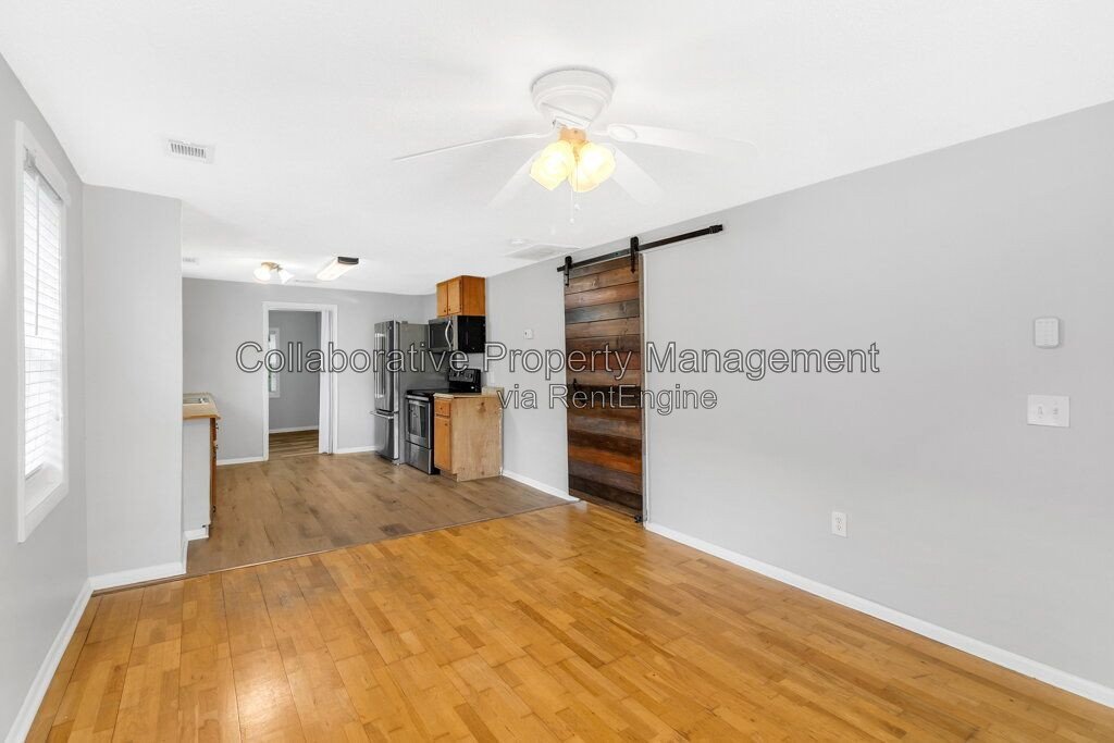 Updated 2-bedroom, 1 bathroom bungalow in desirable Savannah location with new floors and fresh paint! property image