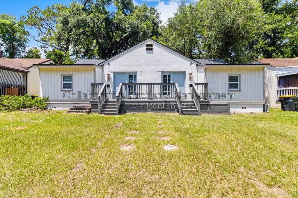 Welcome to 125 Hibsicus Avenue, a recently renovated 2 bedroom 1 bath apartment in one of Savannah’s most convenient locations. property image