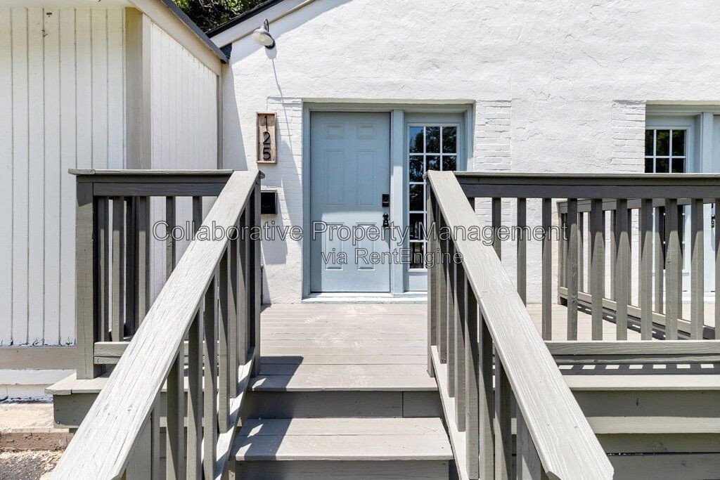 Welcome to 125 Hibsicus Avenue, a recently renovated 2 bedroom 1 bath apartment in one of Savannah’s most convenient locations. property image