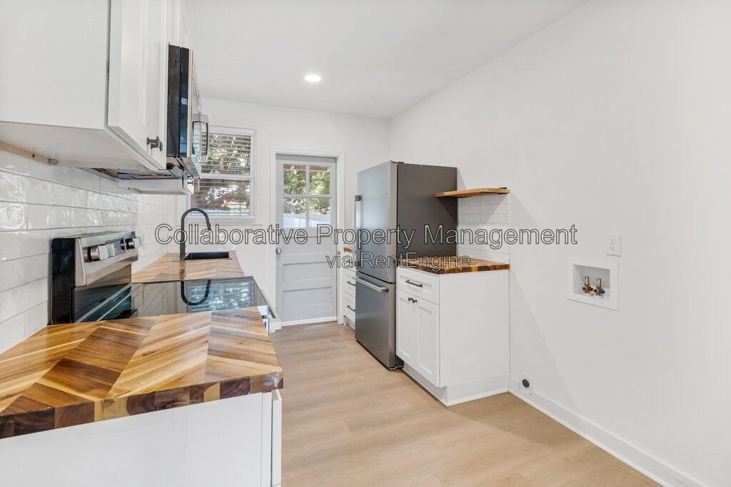 Welcome to 125 Hibsicus Avenue, a recently renovated 2 bedroom 1 bath apartment in one of Savannah’s most convenient locations. property image