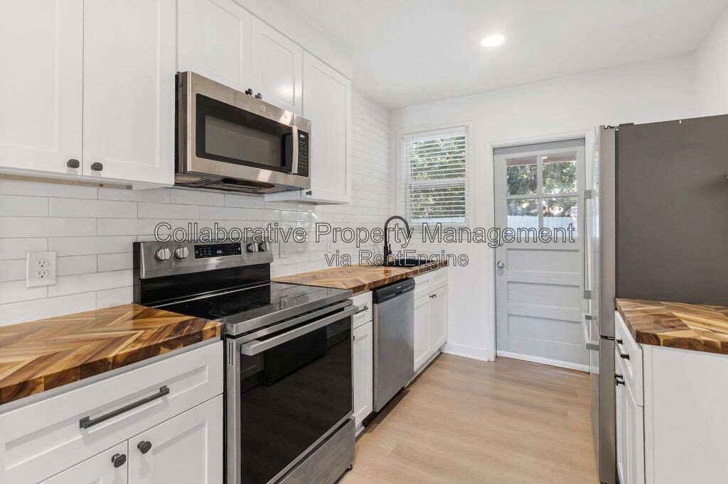 Welcome to 125 Hibsicus Avenue, a recently renovated 2 bedroom 1 bath apartment in one of Savannah’s most convenient locations. property image