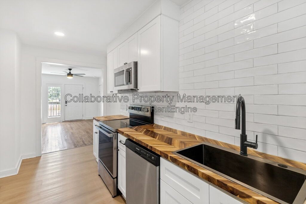 Welcome to 125 Hibsicus Avenue, a recently renovated 2 bedroom 1 bath apartment in one of Savannah’s most convenient locations. property image