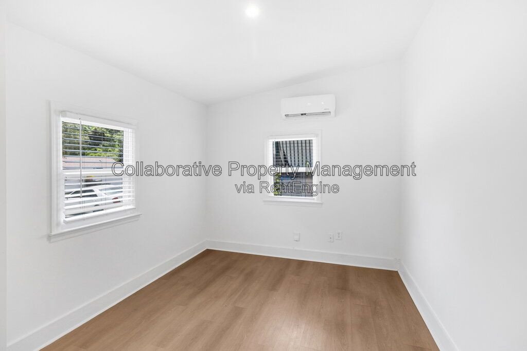 Welcome to 125 Hibsicus Avenue, a recently renovated 2 bedroom 1 bath apartment in one of Savannah’s most convenient locations. property image