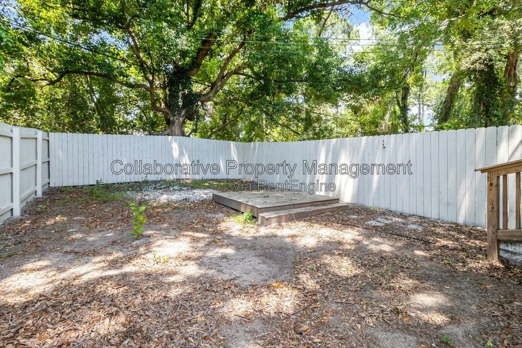 Welcome to 125 Hibsicus Avenue, a recently renovated 2 bedroom 1 bath apartment in one of Savannah’s most convenient locations. property image