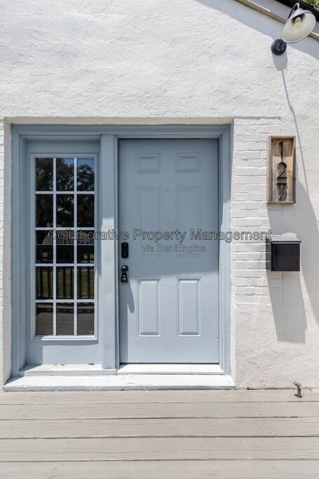 Welcome to 127 Hibsicus Avenue, a recently renovated 2 bedroom 1 bath apartment in one of Savannah’s most convenient locations. property image
