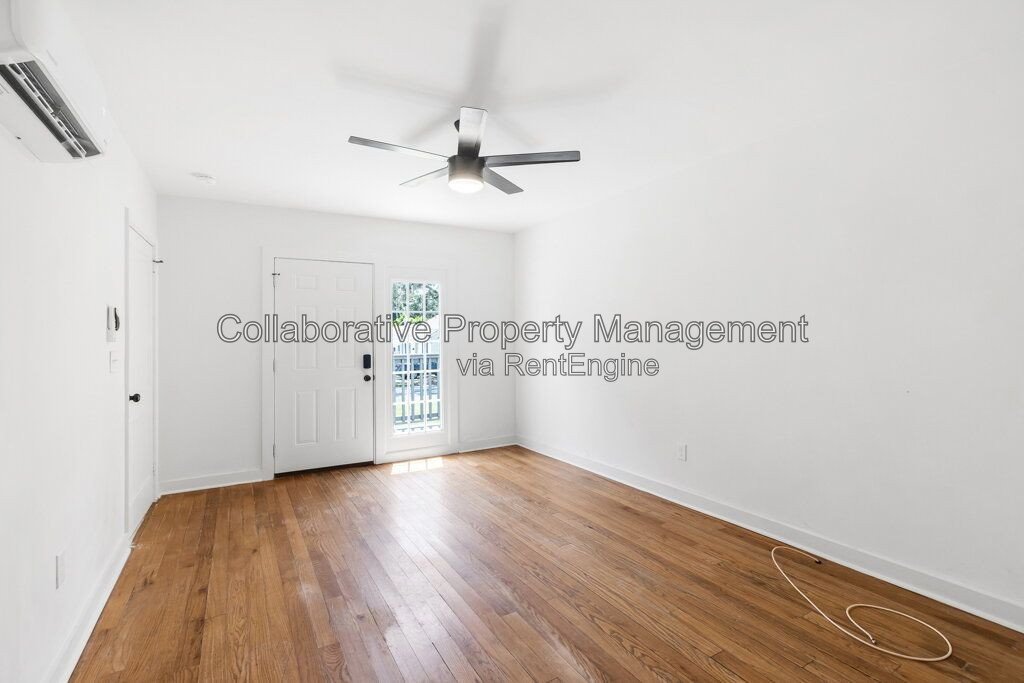 Welcome to 127 Hibsicus Avenue, a recently renovated 2 bedroom 1 bath apartment in one of Savannah’s most convenient locations. property image