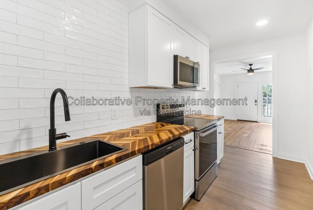 Welcome to 127 Hibsicus Avenue, a recently renovated 2 bedroom 1 bath apartment in one of Savannah’s most convenient locations. property image