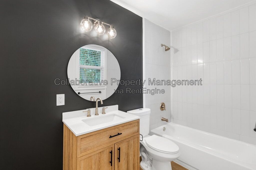 Welcome to 127 Hibsicus Avenue, a recently renovated 2 bedroom 1 bath apartment in one of Savannah’s most convenient locations. property image
