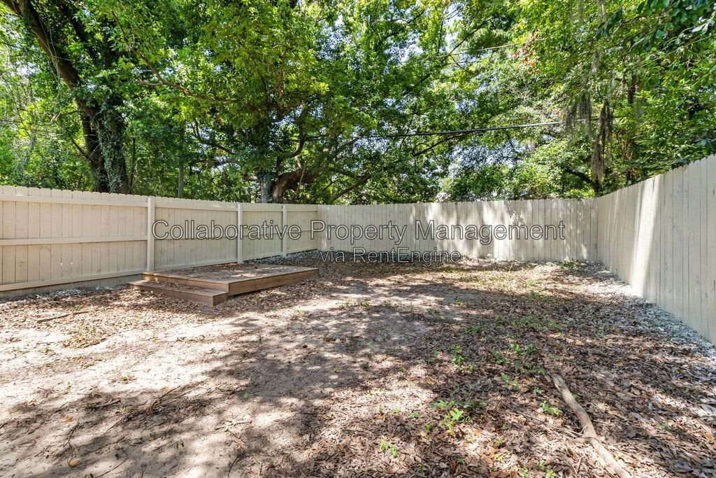 Welcome to 127 Hibsicus Avenue, a recently renovated 2 bedroom 1 bath apartment in one of Savannah’s most convenient locations. property image