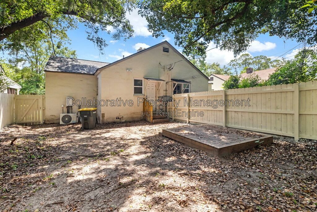 Welcome to 127 Hibsicus Avenue, a recently renovated 2 bedroom 1 bath apartment in one of Savannah’s most convenient locations. property image