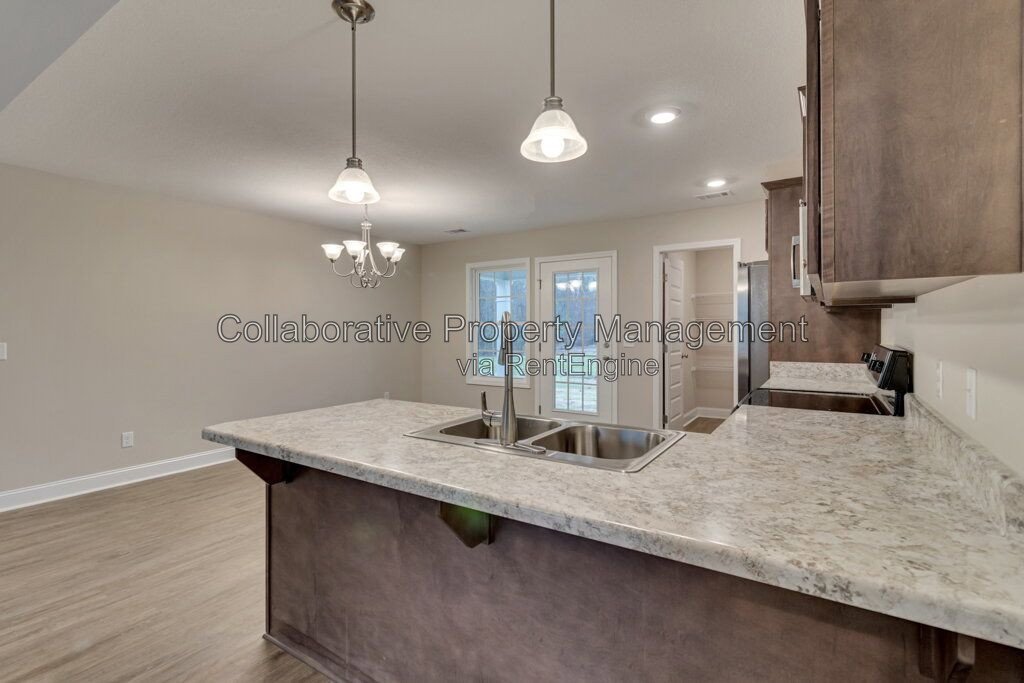 Well kept, one story, 4 bedroom, 2 bathroom home in Ellabell property image