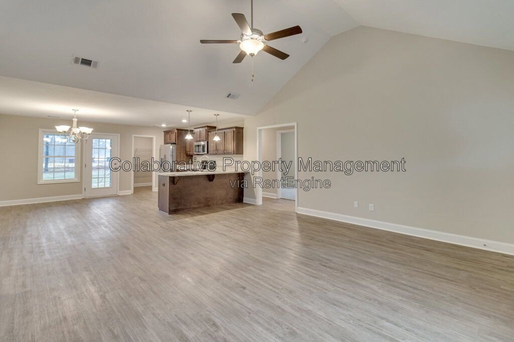 Well kept, one story, 4 bedroom, 2 bathroom home in Ellabell property image