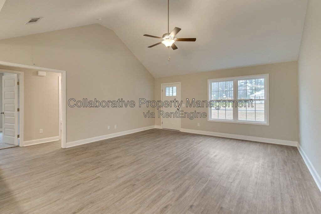 Well kept, one story, 4 bedroom, 2 bathroom home in Ellabell property image
