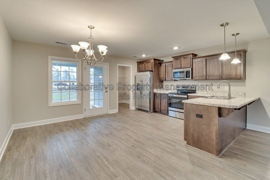 Well kept, one story, 4 bedroom, 2 bathroom home in Ellabell property image