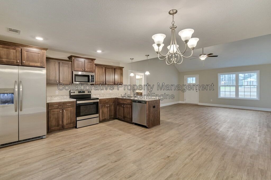 Well kept, one story, 4 bedroom, 2 bathroom home in Ellabell property image