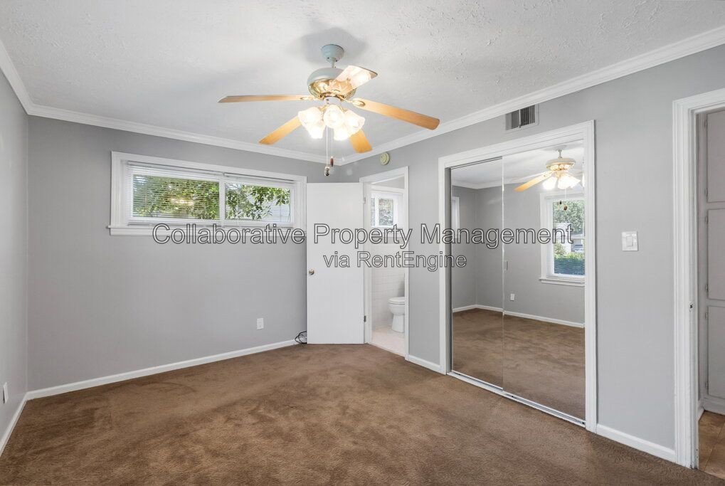 Charming, 3 bedroom, 1.5 bathroom ranch on large fenced lot in mid town Savannah! property image