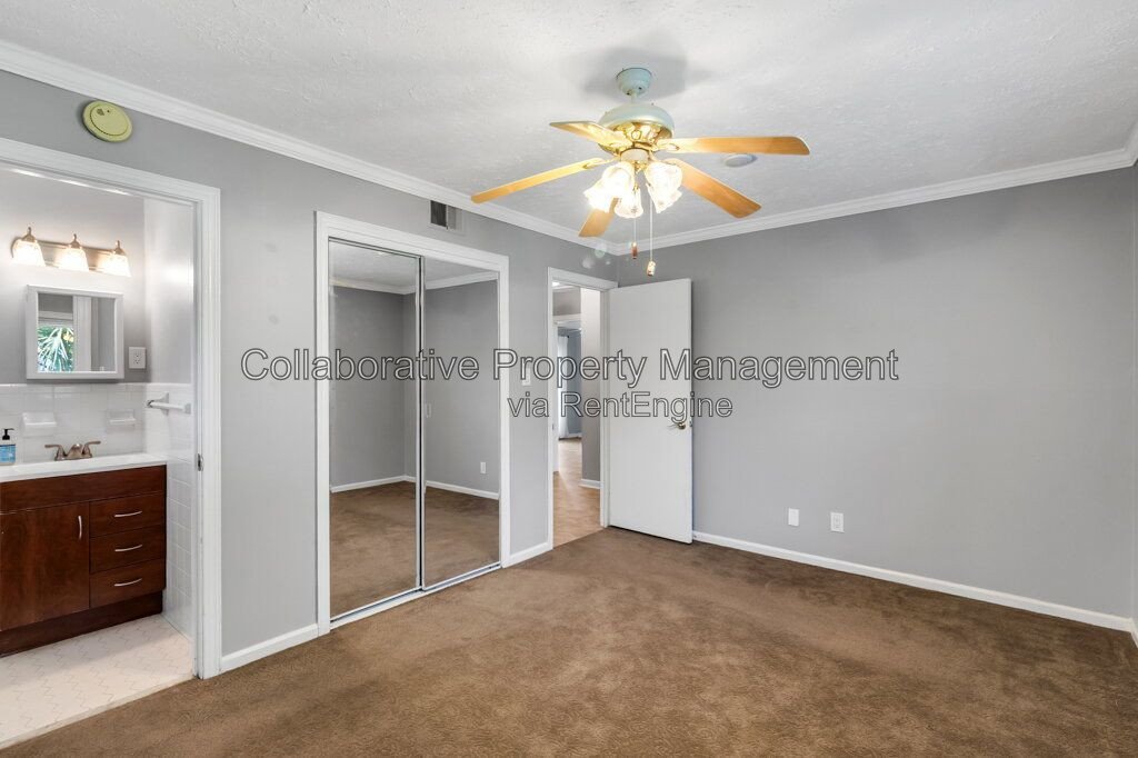 Charming, 3 bedroom, 1.5 bathroom ranch on large fenced lot in mid town Savannah! property image