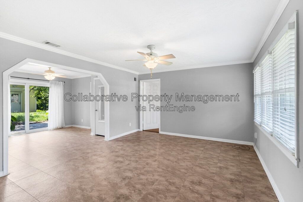 Charming, 3 bedroom, 1.5 bathroom ranch on large fenced lot in mid town Savannah! property image