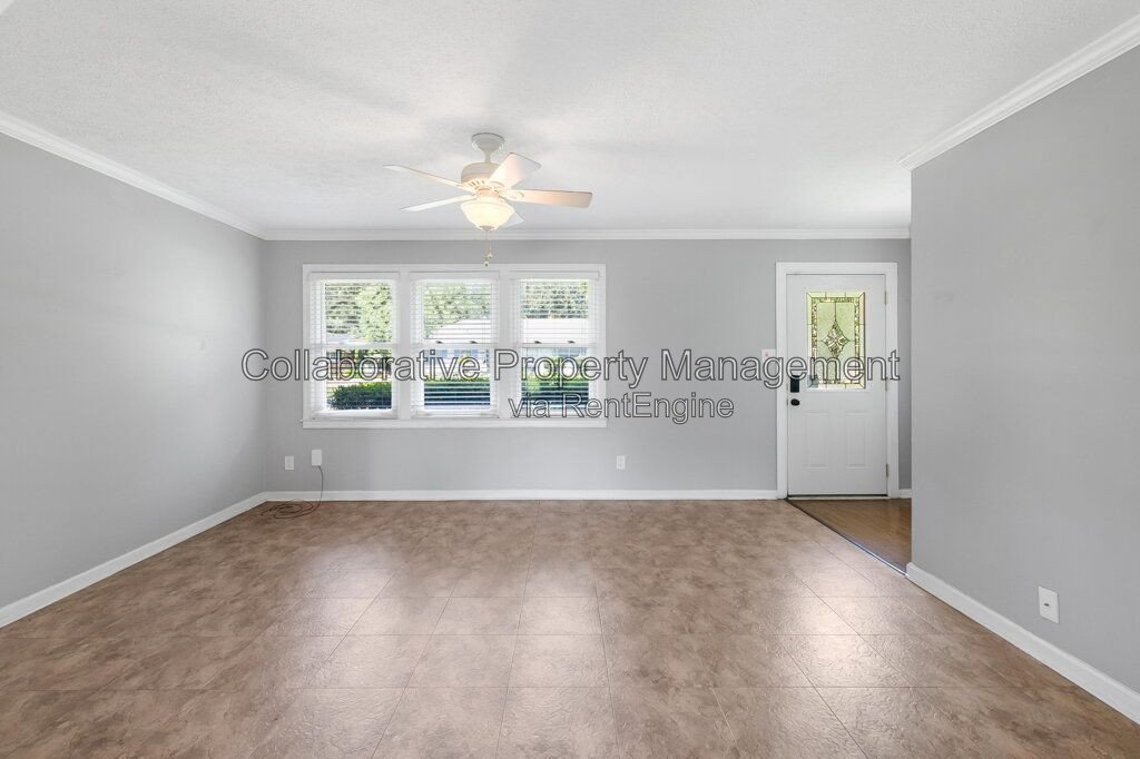 Charming, 3 bedroom, 1.5 bathroom ranch on large fenced lot in mid town Savannah! property image