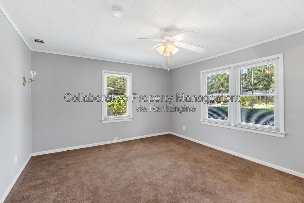 Charming, 3 bedroom, 1.5 bathroom ranch on large fenced lot in mid town Savannah! property image