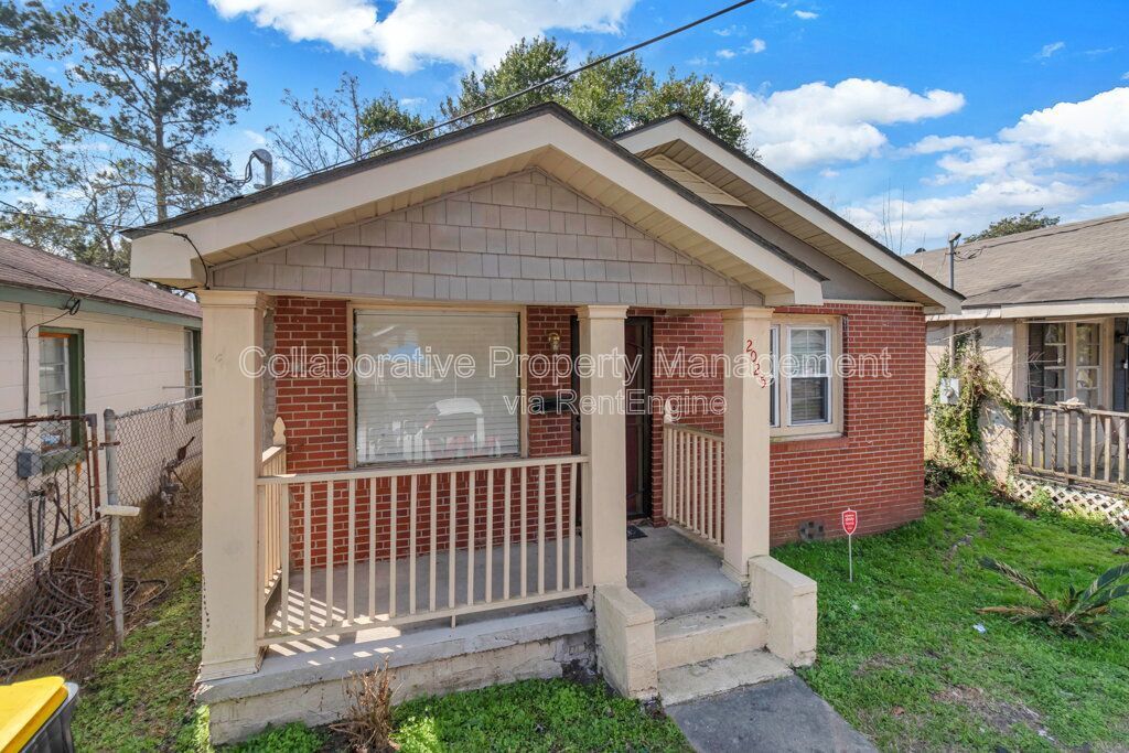 Updated 2 Bedroom, 1 Bath Bungalow in desirable Savannah Location property image