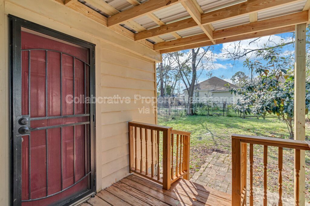 Updated 2 Bedroom, 1 Bath Bungalow in desirable Savannah Location property image